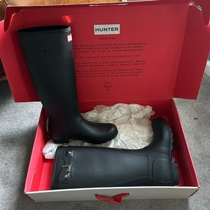 Hunter tall brand new condition  worn once